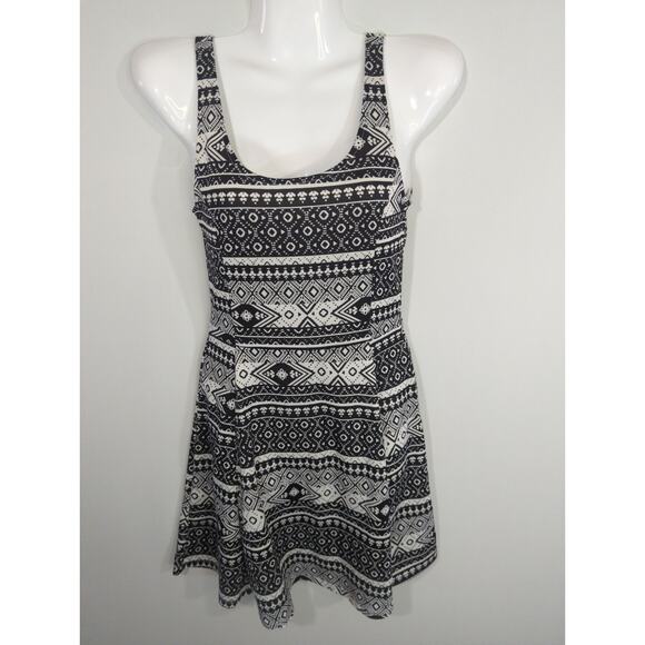 H&M Divided Black & White Scooped Neck Sleeveless Mini Jersey Dress Size 4 - Picture 3 of 10